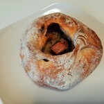 たま木亭 - これは絶対に外せない！豪快な原木の手切りベーコンにポテト、ブラックペッパーにエスカルゴバターをからめた、パンシュー259円