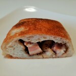 たま木亭 - もっちり柔らかな生地に、分厚くて肉肉しい原木ベーコンとこんがりチーズ、強めのブラックペッパーが最強の相性良さ2