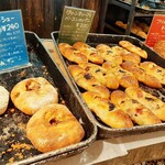 たま木亭 - たま木亭さんのスペシャリテと言えば、やっぱりパンシュー！グリーンオリーブとベーコンのパンも美味しそう！