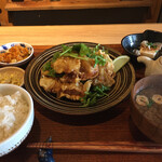 Ashi Teishoku & Diner - 豊後鶏のエスニックパクチーチキン定食　1100円