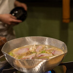 うを徳 - 2021.5 蓴菜鍋（出汁は鶏肉、鰹節、昆布、具材は蓴菜、舞茸、芹、明石の鯛）