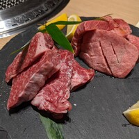 尾崎牛焼肉 銀座 ひむか - ひむか厚切りタン、黒毛和牛ハラミ