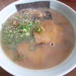 大陽軒 - 2011年5月訪問時のラーメン。スープの表面を覆いつくす脂の幕が･･･