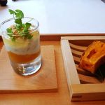 MAISON LAFITE - これも美しい。お野菜のムースとトマトのバウンドケーキ。 