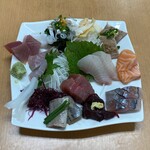 おかもと鮮魚店  - 料理写真:刺身盛合わせ(一人前)