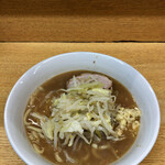 ラーメン二郎 - ラーメン 780円　麺半分 ヤサイ少な目にんにく