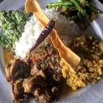 スパイス計画 - 先生の盛り付け・ワイルドで本場～って感じ