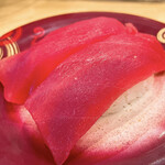 回転寿し トリトン - 【2021年05月】本まぐろ上赤身＠363円。