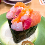 回転寿し トリトン - 【2021年05月】海鮮爆弾軍艦＠209円。