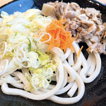 Yoshida no udon menzu fujisan - 肉つけうどんの麺