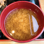 Yoshida no udon menzu fujisan - 肉つけうどんのスープ