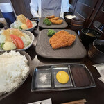 とんかつ ますいや - 手前 特上ロースカツ　奥　特上一口ヘレカツ