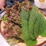 韓国料理焼肉 チング - サンチュ、エゴマの葉