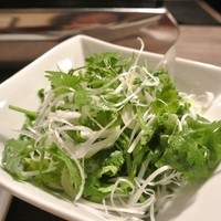 うしごろバンビーナ 恵比寿本店 - パクチーサラダ
