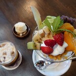 花の木珈琲店 - 抹茶パフェ　＆　アイスコーヒー　上から撮影