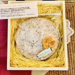 イデミスギノ - ◎特別に店内で写真を撮影させて貰った。
            ★ケークドランジュは杉野パティシエが、年に一回しか作らず、販売も２日間限定の幻のケーキ。@4,500円。