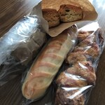 ぱん屋 ニレカゼ - スコーン2種（プレーン 枝豆チーズ）
      スコーンピスタチオ ピーナッツ スモークチーズベーコン