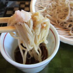 手打ちそば かめやま - 辛味大根を溶き､絡めて･･。