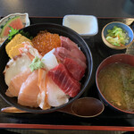 Famirishokudousakanayasan - 海鮮丼(大盛)❗️