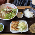 東楊軒 - Aランチの冷やし坦々麺と揚げ餃子