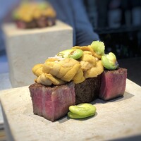 日本料理 TOBIUME - ＊宮崎牛のシャトーブリアンに、たっぷりの雲丹という豪華さ。ナント、雲丹をソース代わりにするそうな。 いつもこちらのお肉料理は素晴らしいのですが、これはスゴイ。