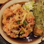 そばよし - かき揚げそば390円＋ちくわ天90円