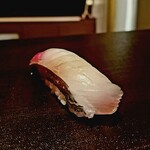 たかおか - 「縞鯵、鴨川」口の中で跳ねまわるような縞鯵。多分1週間ぐらい寝かせてあるはず。