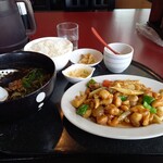 華萬 - カシューナッツと鶏肉炒め、担々麺定食