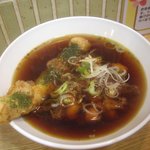 六文そば - 一発め・・・丼からハミ出しそそり立つ「竹輪磯辺揚」と深く沈んだ「ゲソ天」のコントラストが美しい。