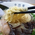 金田家 - 麺は細麺（中麺に近い）ですか