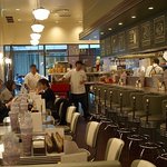 ベーカーバウンス - 奥行きのある店内