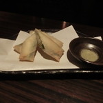 Torizamurai - アスパラとクリームチーズの春巻き