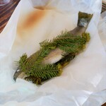 ラ・カーサ・ディ・テツオ オオタ - 『唐松新芽の岩魚蒸し焼きとサワークリーム、よもぎのペリメニ』