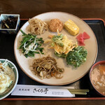 さくら亭 - 惣菜バイキングより