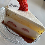 パティスリー リュミエール - 苺のショートケーキ(¥500)