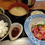 まぐろの鉄人 - まぐろブツ盛り定食1,000円