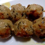 日本一 - 料理写真:青じそつくね串(112円税込×2本)