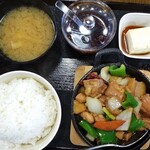 とり居酒屋 天然居 - 黄燜鶏定食