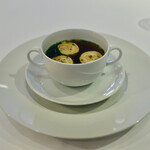 銀座 ハプスブルク・ファイルヒェン - リンドスッペ ウィーナ伝統のコンソメスープ。