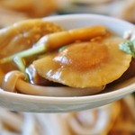 そば屋 長森 - きのこ「色んな種類が沢山入ってます」を食べるところです(10/9UP)