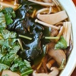 そば屋 長森 - 「あったかいきのこ蕎麦」右側から撮影です(10/9UP)