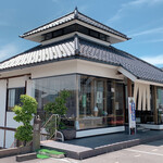 名月堂 - お店の外観です。和風で落ち着いた雰囲気。