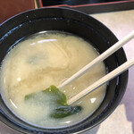ぐるめ寿司 - ランチサービスの味噌汁