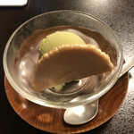 うなぎ秋本 - デザートの抹茶アイス。手前のはゴーフル（だと思う）