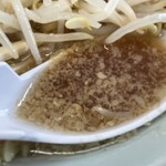 ラーメン もっけだの - ラーメン普通ヤサイマシニンニクのスープ