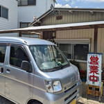 Tonkatsu Sawai - 店舗外観　ハイゼットカーゴは店の車