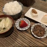 串焼家　まる房ず - まずはこちらが提供されました。