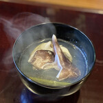 瞬 - 炭火焼き鳥貝(京都府舞鶴産)、蛤&鳥貝出汁のお椀