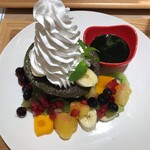 Chawan - 抹茶パンケーキのフルーツサンドホイップタワー（979円）