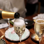 Kushi Poroemon - 溢れるスパークリングワイン